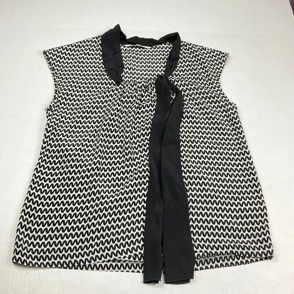 Trina Turk Silk Blouse Black White Print Neck Tie Short Sleeve Dressy Top SMALL